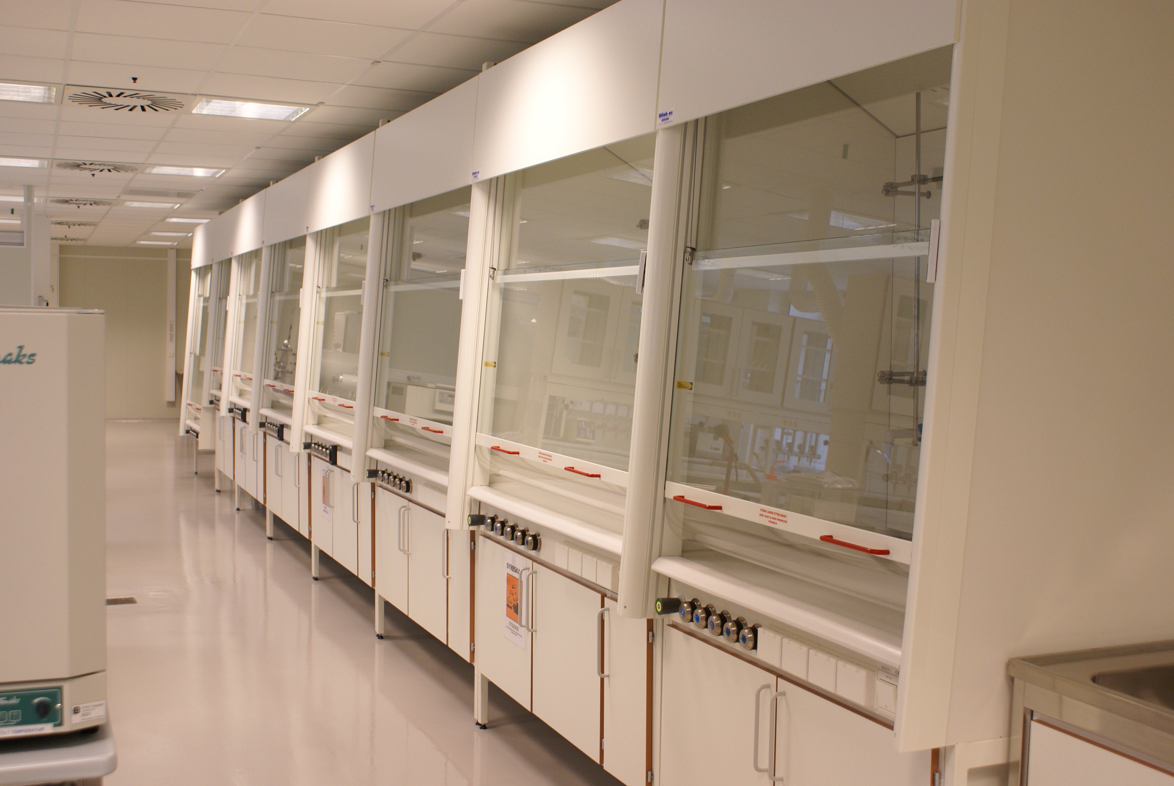 Picture of Fume Hood 4
